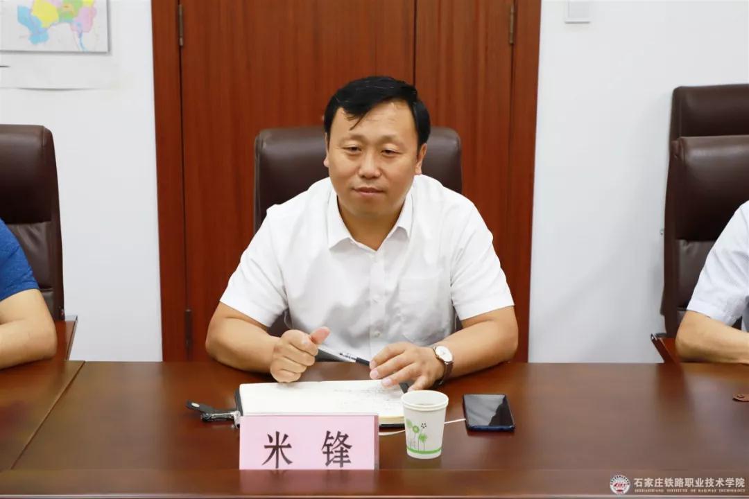 重磅学院与灵寿县人民政府签订战略合作框架协议